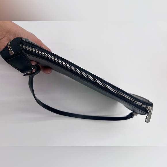 ♥️🌹LOUIS VUITTON POCHETTE EPI BLACK🌹♥️ - Picture 9 of 14